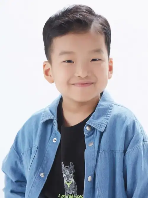 儿童娱乐演艺公司给拍的照片,不求你当什么明星,只是你喜欢表演,妈妈