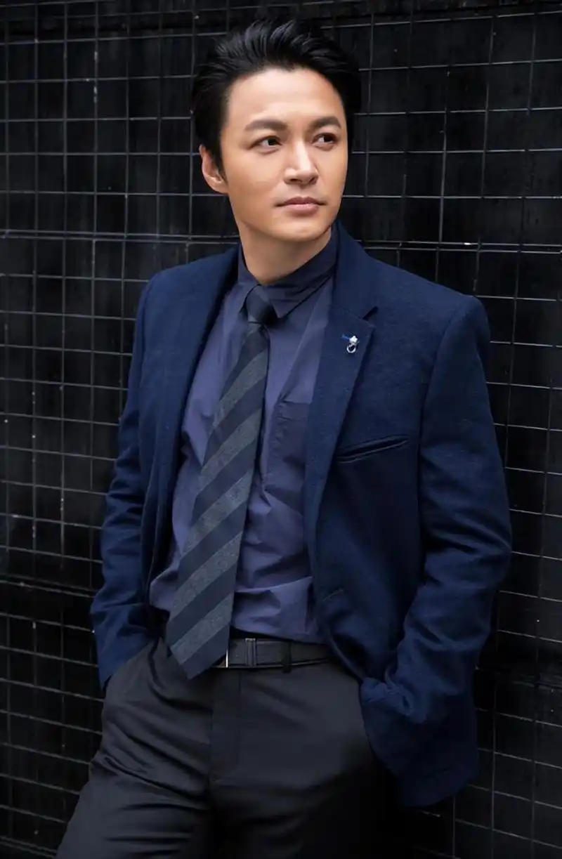 回顾4位惊艳童年的男神本以为他们退圈了原来是去演大叔了