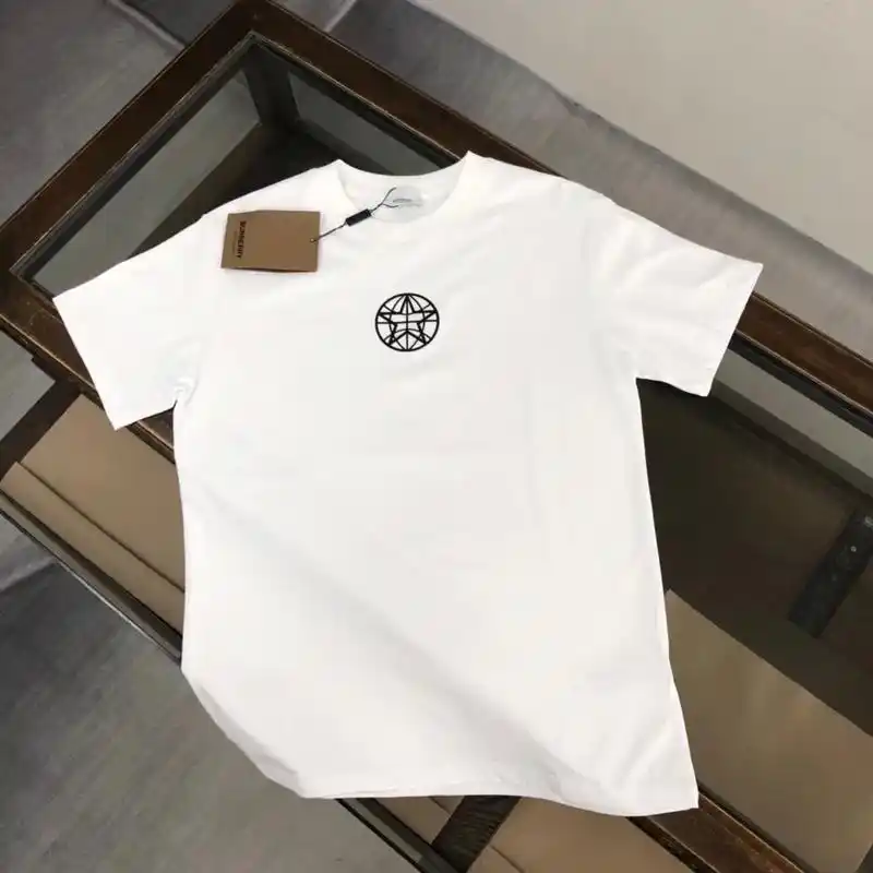 巴宝莉这款夏天短袖t恤真的超级赞,#热点小助手 #纯棉t恤  - 抖音