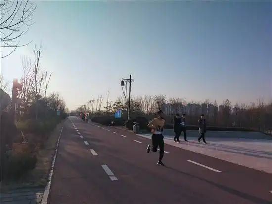 跑进2021周口市群众跑步迎元旦