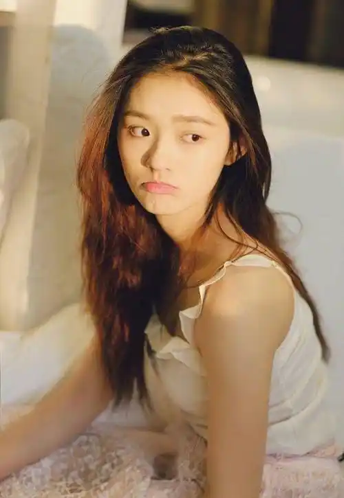 演员林允,从十二万人中脱颖而出,20岁成三十亿票房女主_周星驰_因为