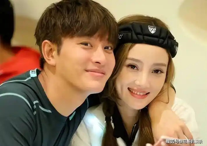 李小璐贾乃亮被曝疑似复婚,私下多次频繁接触,可怜的还是小甜馨