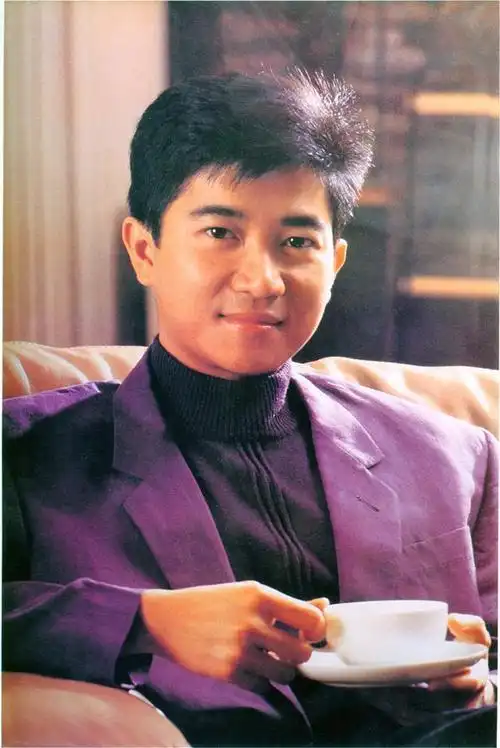 回顾陈百强:一句玩笑话和张国荣翻脸,痛失最爱第3年就去世