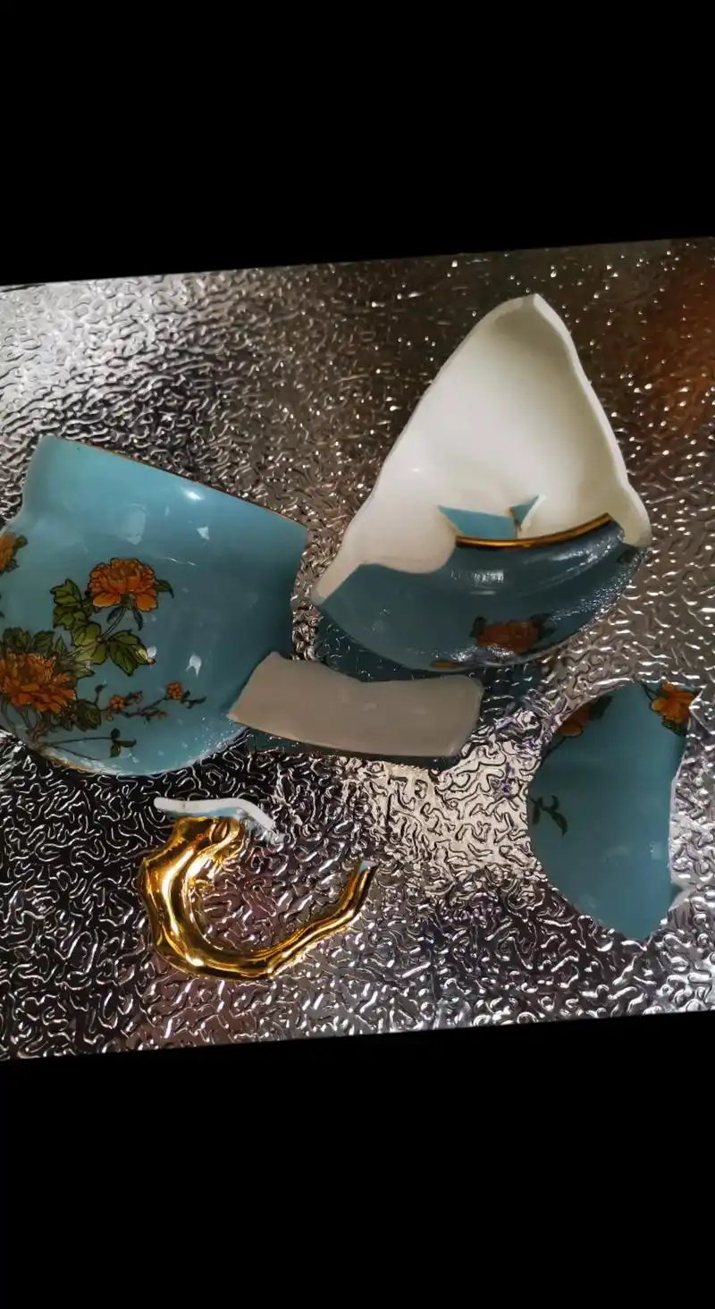 对不起…亲爱的杯子,  在这个悲伤的时刻,我无法掩饰内心的痛 - 抖音