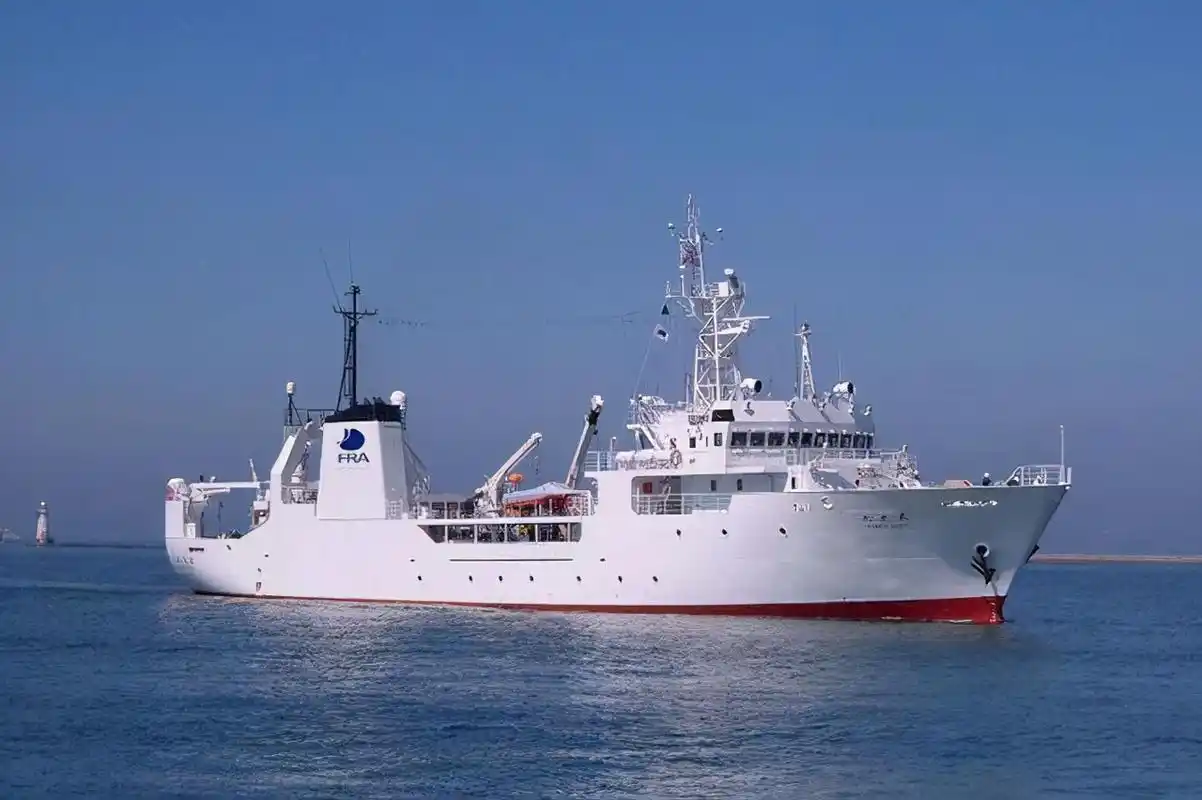 日本渔船捕获一海怪,扔回大海后船长被质疑,专家痛斥其丢了国宝