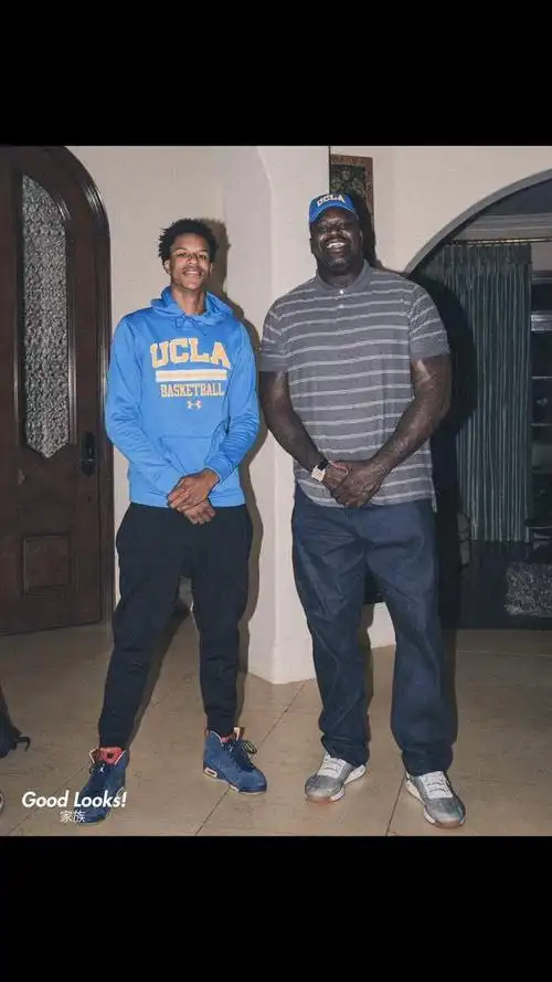 谢里夫-奥尼尔晒合影祝父亲生日快乐