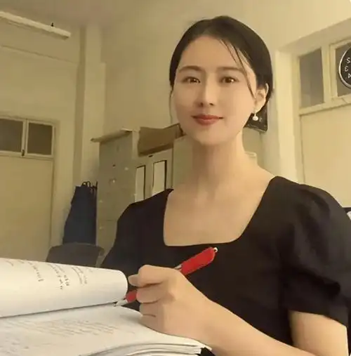 视频_张婷_大学老师