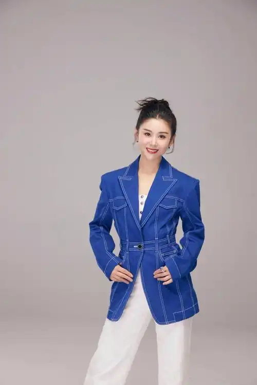 李小萌携话剧《人世间》回连巡演