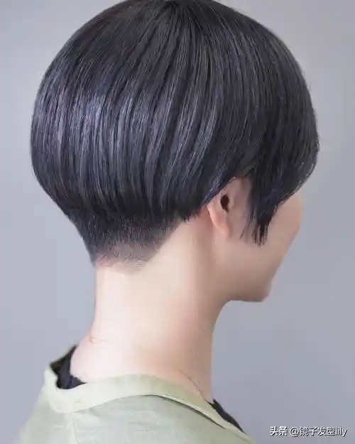 女人过了40岁,后脖铲短短发,利落清爽美美哒_女性_发型_生活