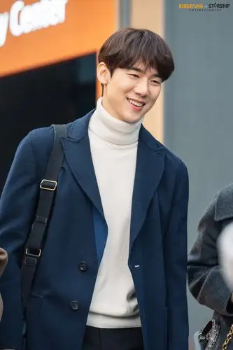 最近看机医完全爱上了柳演锡