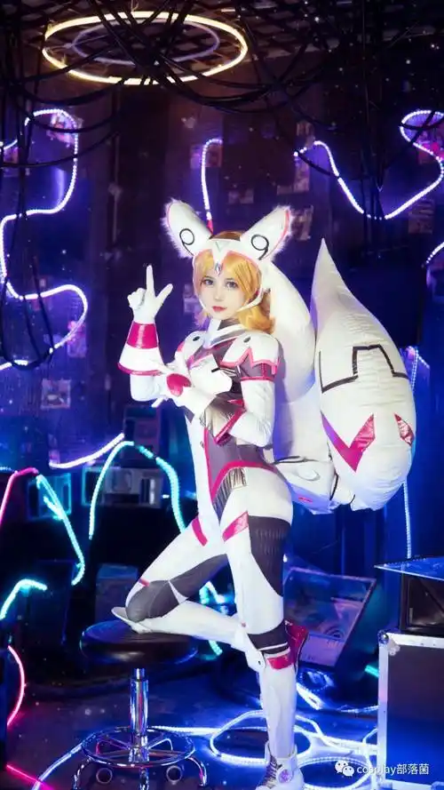 cos王者荣耀ai助手妲己cos正片洛城雪