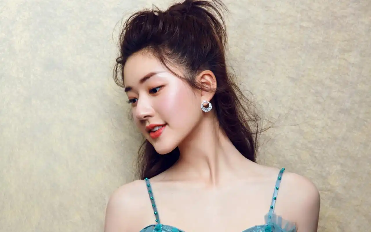 赵露思甜美迷人写真图片桌面壁纸