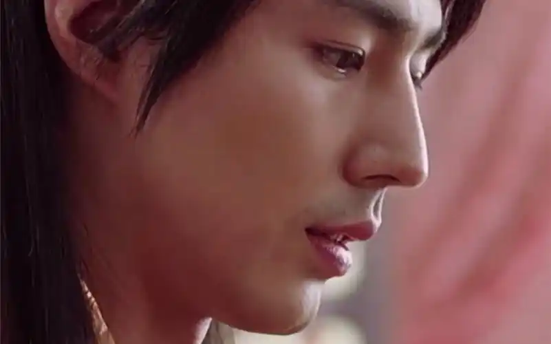 古装赵寅成真的绝世美男