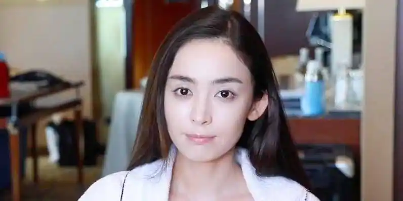 古力娜扎素颜曝光,单眼皮明显,脸颊凹陷,鼻孔不对称!_魅力_个性_时尚