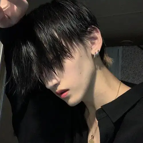 网恋不容易被发现的照片男-男生头像 - 壁纸家