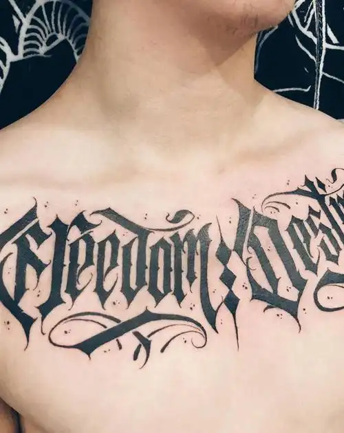 花体字纹身纹身图片_胸部花体字图腾英文纹身图案