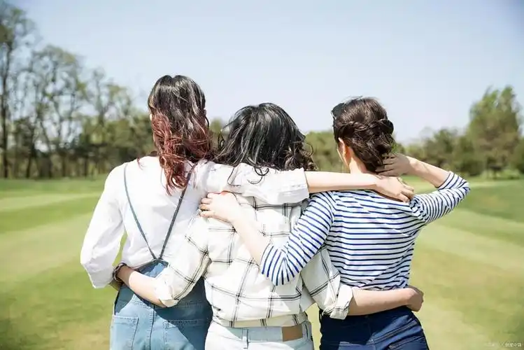 好朋友就是你经常在你爸妈面前拿她做幌子的人.2.