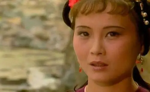 小红这个丫鬟,戏份不多,性格却非常值得现在的我们学习