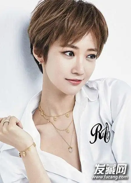 高俊熙——凌乱超短碎发前阵子《她很漂亮》的大热刮起了一阵超短发的