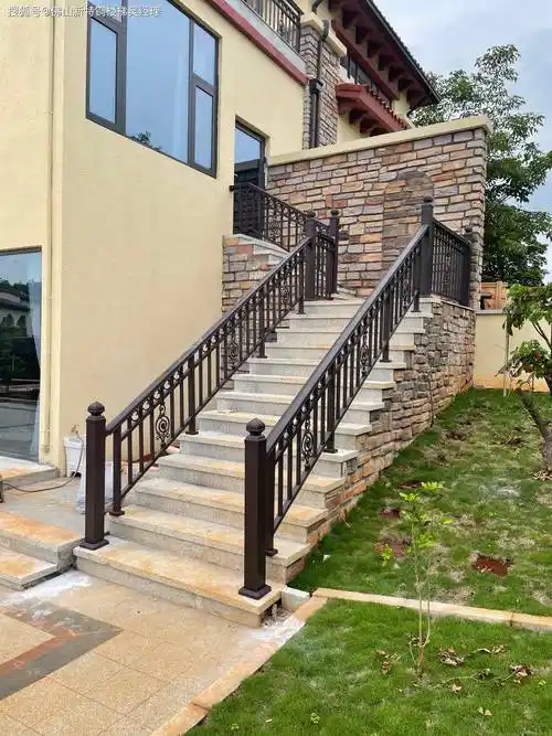 铝艺镂空雕花楼梯扶手装出属于它的风格