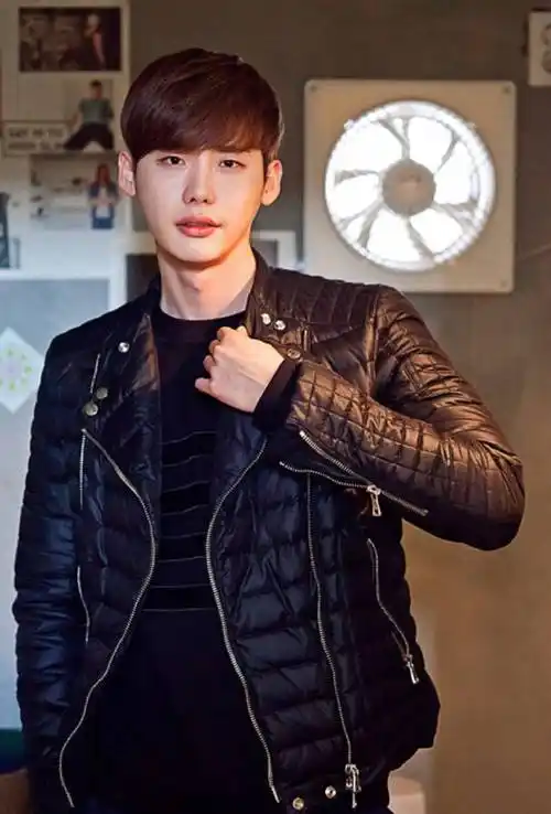 李钟硕中长发#整个人就已经被帅到无法呼吸了啊!