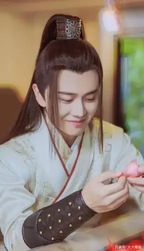 今天官博官宣!任嘉伦古装新戏《暮白首》即将上线,你期待吗?