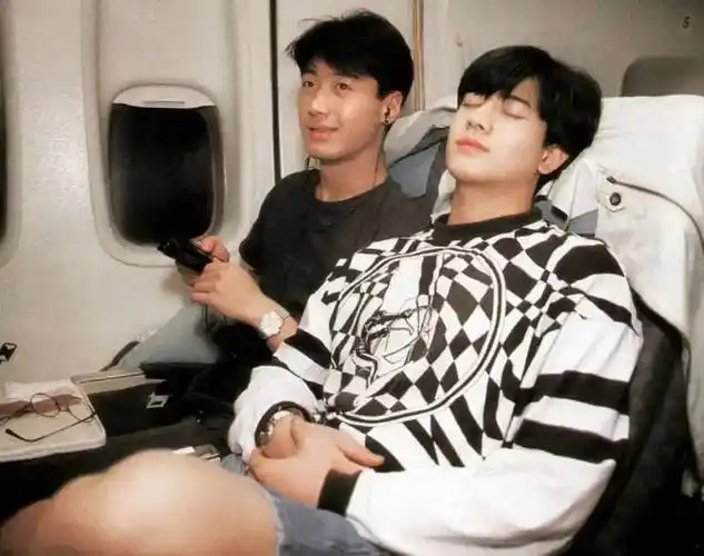 不过为了演唱会和环保,黎明也尽量不抽烟了