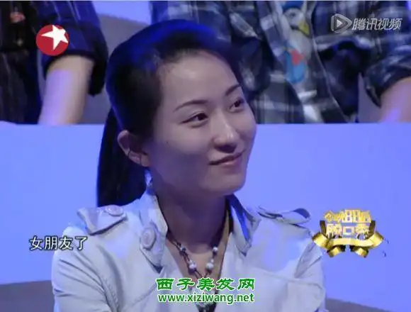 之前在镜头前出现的王自健老婆,后来本人澄清:"那都是节目安排的,真人