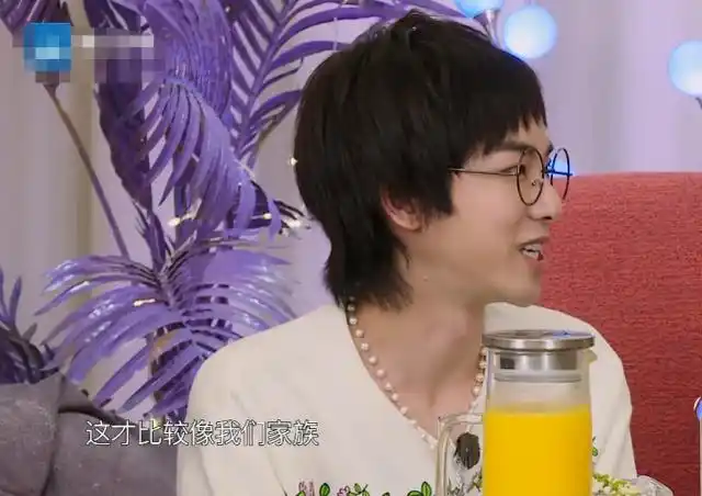 关晓彤给华晨宇发信息,他却只回沈涛,怕妹妹想多沈腾一句话救场