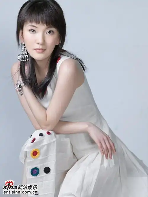 何苗海南拍摄《非常女警》 化身智勇警花(组图)