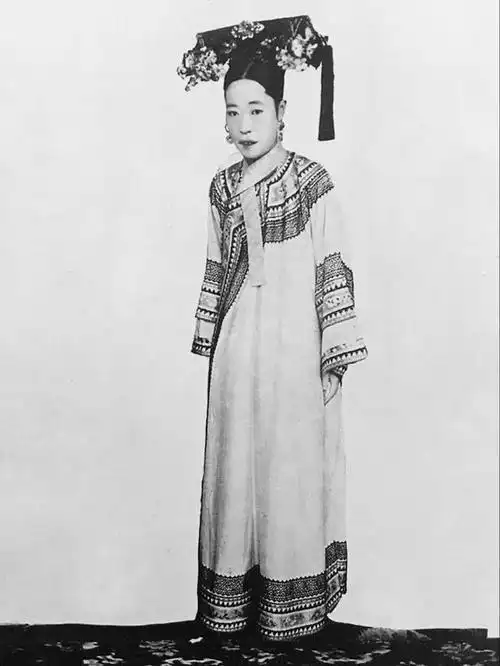 这位皇后:美貌,宫斗,权谋样样不行,死后却被奉为"女中尧舜"