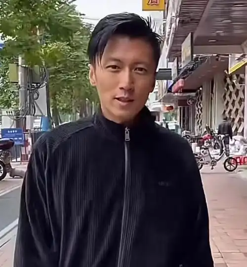 当然,谢霆锋的发型也是他的一大亮点.