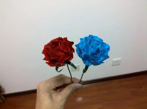 这种易拉罐玫瑰怎么做?有图请详解