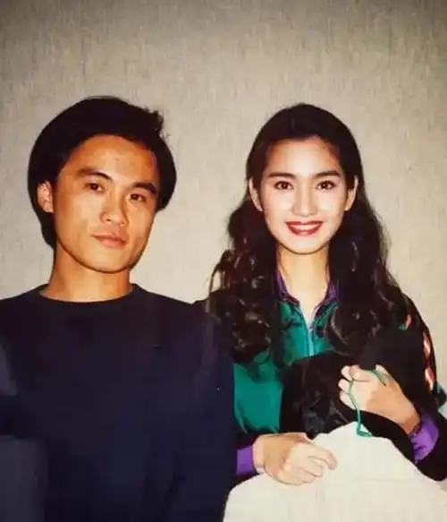 港星罕见照袁咏仪惊艳洪欣很娇憨没想到王祖贤是颜值谷底