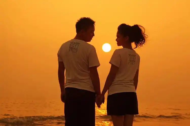 做不成夫妻就做知己也要相爱到老