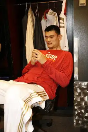 奥胖把iphone玩成麻将,博班变人形自拍杆|奥尼尔|姚明|科比|iphone