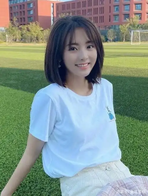 邢菲晒吃螺蛳粉照,有谁注意外卖的碗,这才是对"司徒末"的尊重