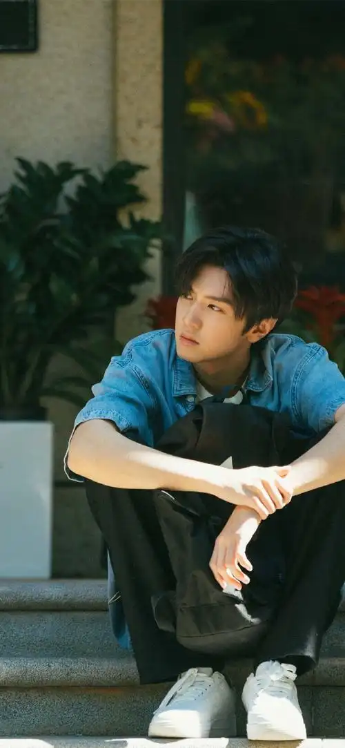 偷偷藏不住陈哲远单人高清无水印剧照92远子是天选段嘉许01,用心