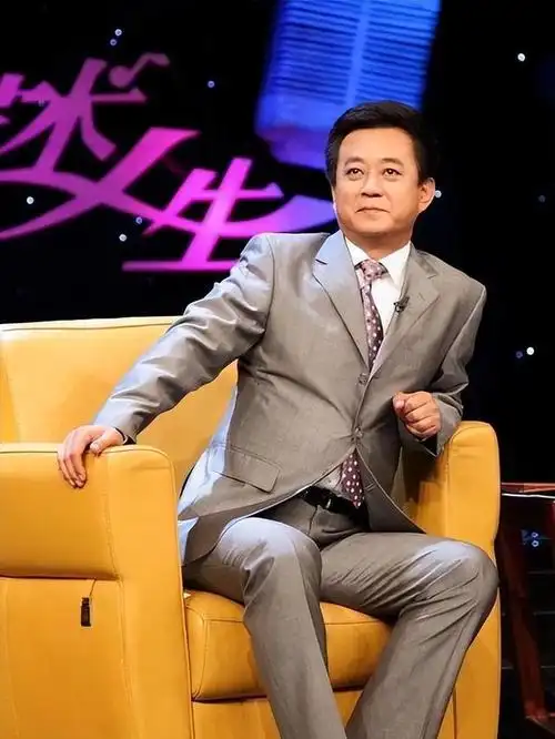 从央视"顶梁柱"到"跌落神坛",主持人朱军究竟经历了什么?