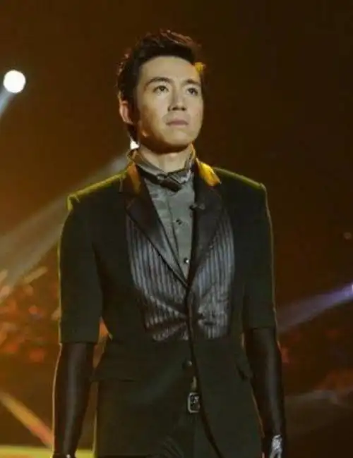 娱乐圈的世态炎凉在烧伤毁容的俞灏明身上展现得淋漓尽致