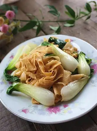 豆皮炒青菜的做法(1)