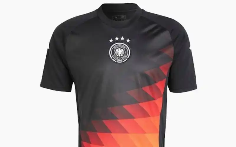 阿迪达斯发布2024德国国家队赛前训练服