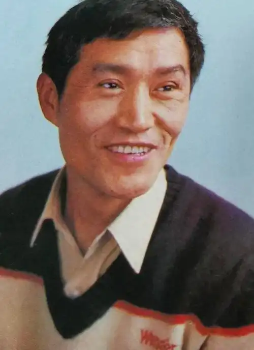 回顾牛犇的传奇人生6岁父母双亡11岁开始演戏85岁获终身成就奖