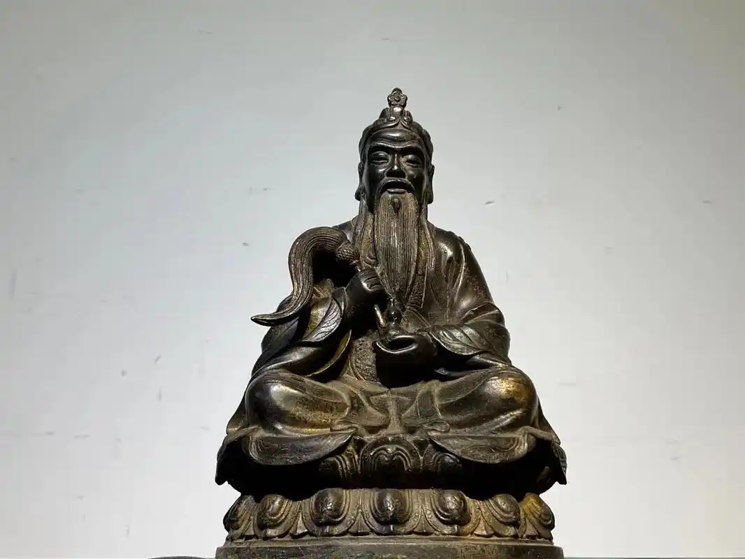 道祖 · 太上老君像  材质铜鎏金,高26.太上老君造像,面 - 抖音