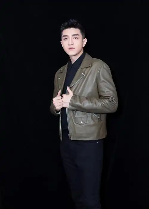 金瀚这波操作令人窒息,与孙怡拍吻戏前一分钟还在吃小龙虾