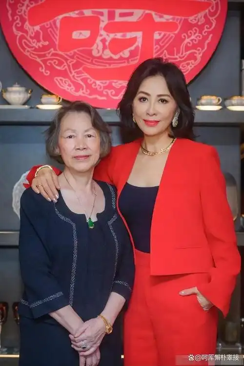 刘嘉玲分享四口合影身价不菲却无子女弟弟一家或将成为最大赢家