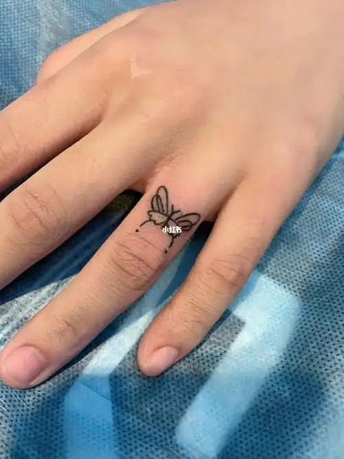 手指纹身蝴蝶纹身小清新纹身沈阳纹身