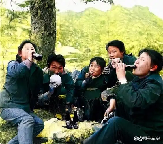 岁月如歌,转瞬流逝,我们无法把握竹流去的时光,却能够用一张张老相片