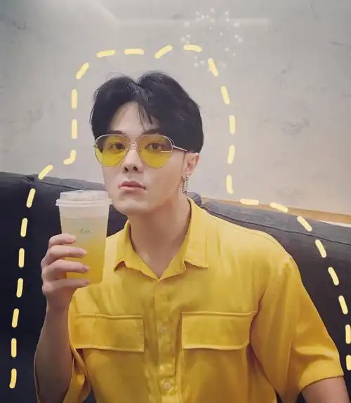 手拿饮品拍照大赛#drinkmeup97_圈子-新氧美容整形