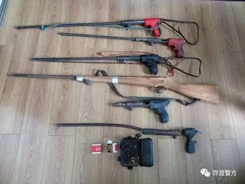 弥渡警方查获射钉枪5支火药枪1支射钉弹100余发